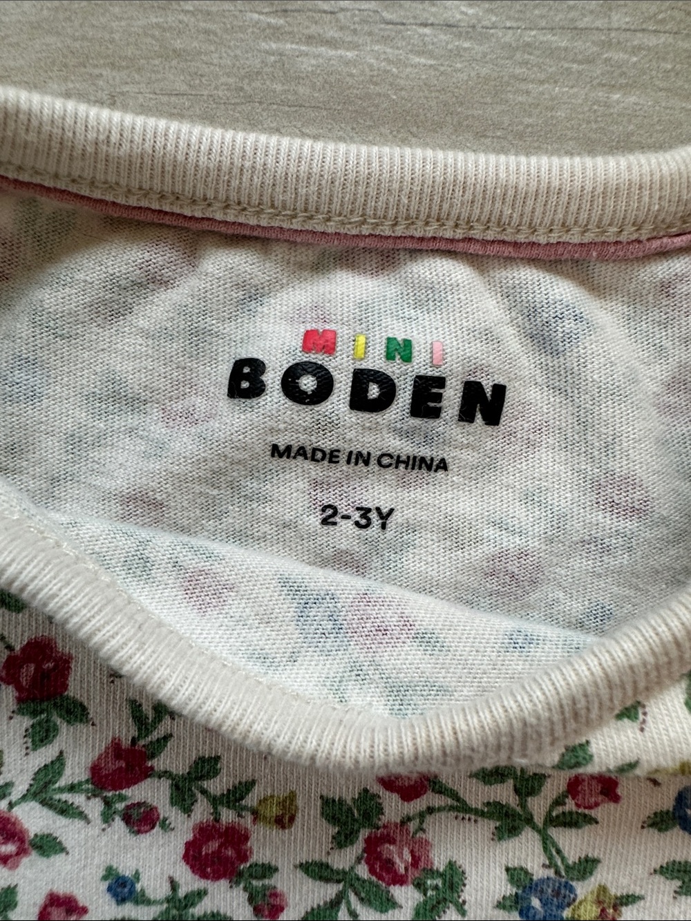 Mini Boden Cream Floral Long-Sleeve Tee with Orange Fox Applique - Picture 4 of 9